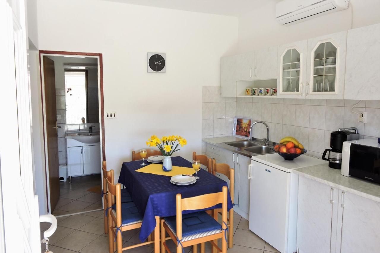 Apartments By The Sea Veli Rat, Dugi Otok - 436 외부 사진