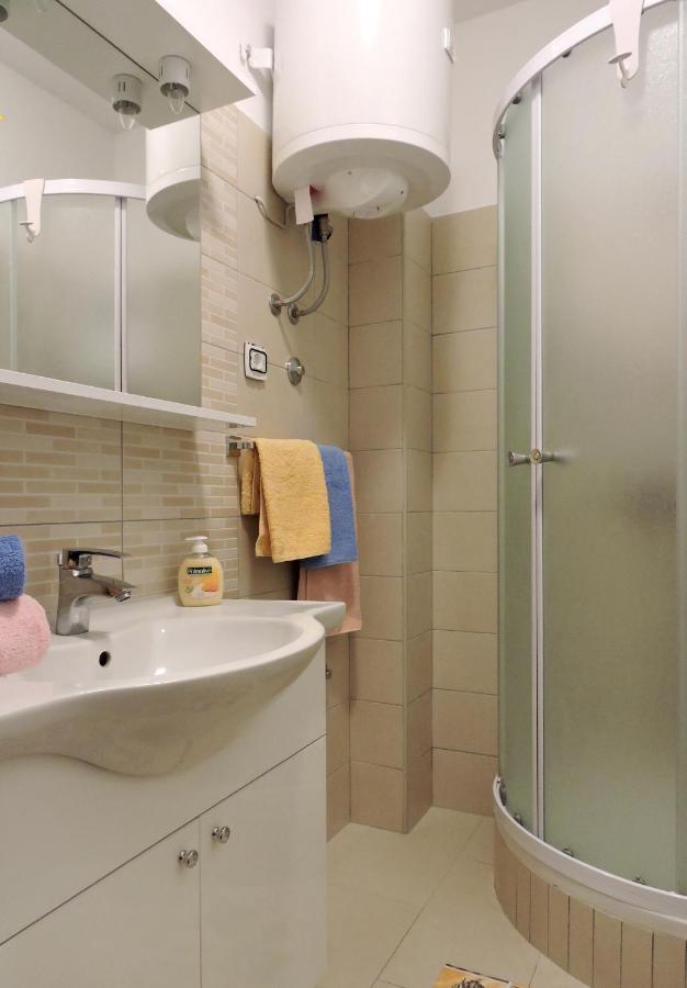 Apartments By The Sea Veli Rat, Dugi Otok - 436 외부 사진